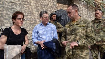 Волкер с Сурковым вернут Крым и Донбасс Волкер с Сурковым вернут Крым и Донбасс