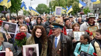 Как «Бессмертный полк» задавил в Киеве «Бессмертную Дивизию СС» Как «Бессмертный полк» задавил в Киеве «Бессмертную Дивизию СС»