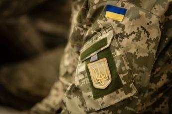 Немой протест: жители Мариуполя не скрывают презрения к атошникам Немой протест: жители Мариуполя не скрывают презрения к атошникам