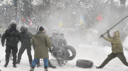 Новый майдан? У здания Рады в Киеве столкновения с полицией