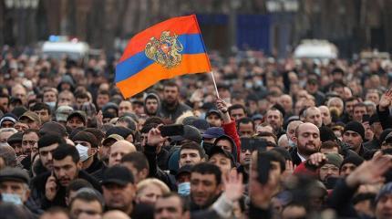 Два митинга в Ереване: Пашинян озвучил условия внеочередных выборов