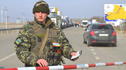 Украинские пограничники пускают на родину не всех соотечественников Украинские пограничники пускают на родину не всех соотечественников
