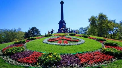 В Одессе разрушили Александровскую колонну. Но этого мало