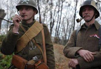 Фендрик в жовтоблакитных перьях Фендрик в жовтоблакитных перьях