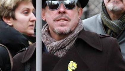От Макаревича требуют кричать «Слава Украине» и сдавать деньги карателям От Макаревича требуют кричать «Слава Украине» и сдавать деньги карателям