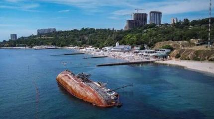 Одесситы эмоционально отреагировали на избавление от танкера Delfi