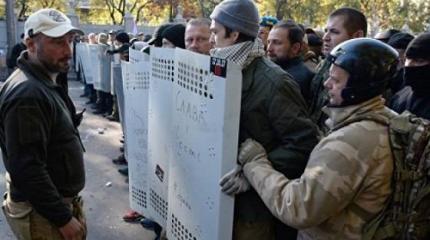 В Киеве снова Майдан: Правый сектор собрался штурмовать Верховную Раду В Киеве снова Майдан: Правый сектор собрался штурмовать Верховную Раду