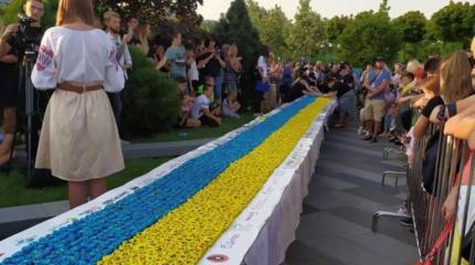 Украина: юбилей незалежности и самые большие роллы Украина: юбилей незалежности и самые большие роллы
