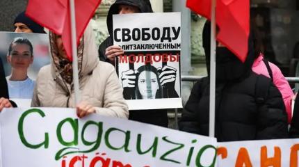 Майя Санду ищет в Гагаузии чемоданы из Москвы Майя Санду ищет в Гагаузии чемоданы из Москвы