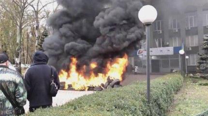 В Кривом Роге жгут покрышки и нападают на сотрудников «Криворожгаза» В Кривом Роге жгут покрышки и нападают на сотрудников «Криворожгаза»