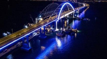 Украина решила штрафовать жителей полуострова за проезд по Крымскому мосту Украина решила штрафовать жителей полуострова за проезд по Крымскому мосту