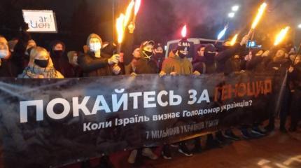 В Киеве защитили Бандеру от евреев и объяснили, за что «мочат москалей» В Киеве защитили Бандеру от евреев и объяснили, за что «мочат москалей»
