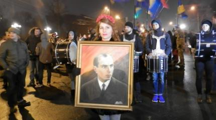 Дневник киевлянки: кто на факельное шествие, кто на праздники в Москву Дневник киевлянки: кто на факельное шествие, кто на праздники в Москву