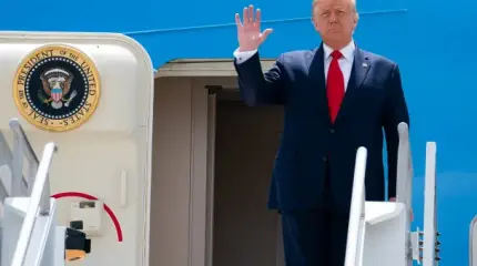 Трамп улетел. Зеленский остался без оружия и публики Трамп улетел. Зеленский остался без оружия и публики