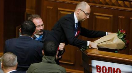 Яценюка с трибуны вынес Вашингтон