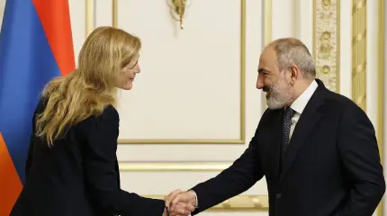 Пашинян стремится отдалить Армению от России, передавая контроль Западу Пашинян стремится отдалить Армению от России, передавая контроль Западу