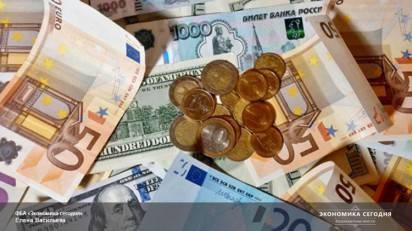 Рубль начинает и выигрывает: евро может рухнуть уже в июне Рубль начинает и выигрывает: евро может рухнуть уже в июне