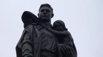 Русский солдат держится даже тогда, когда смерть в бою неизбежна Русский солдат держится даже тогда, когда смерть в бою неизбежна
