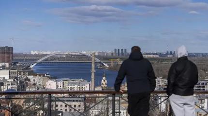 Путин пройдет по Крещатику, а Зеленский — по Тверской. Но есть нюанс Путин пройдет по Крещатику, а Зеленский — по Тверской. Но есть нюанс