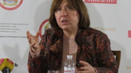 «Спасенную» бандеровцами Алексиевич «спасители» разлюбили «Спасенную» бандеровцами Алексиевич «спасители» разлюбили
