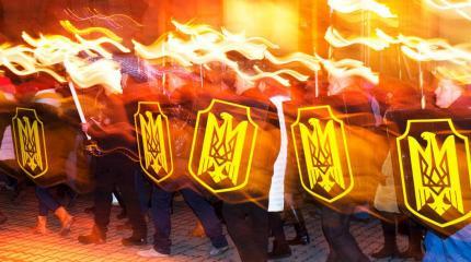 Как украинские фанаты, избивавшие стариков, стали вооружёнными дружинниками Как украинские фанаты, избивавшие стариков, стали вооружёнными дружинниками