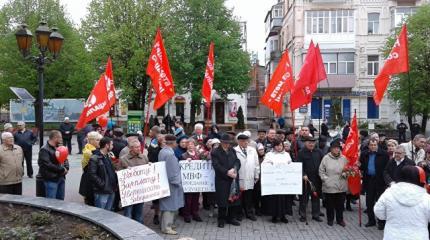 В Виннице националисты напали на пенсионеров, вышедших на демонстрацию В Виннице националисты напали на пенсионеров, вышедших на демонстрацию