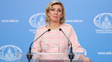 Захарова: НАТО всячески заигрывает с Киевом