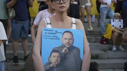 Банковая в осаде: Порошенко и американцы давят Ермака