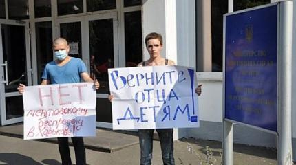 Террор неонацистов, дорвавшихся до власти: как это происходит в Харькове