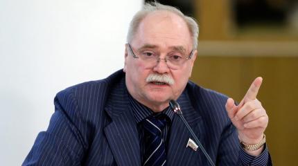 Бортко посоветовал Макаревичу сунуть пальцы в рот и пойти потошнить Бортко посоветовал Макаревичу сунуть пальцы в рот и пойти потошнить