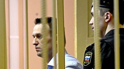 Источник: Навальный сядет на несколько лет Источник: Навальный сядет на несколько лет