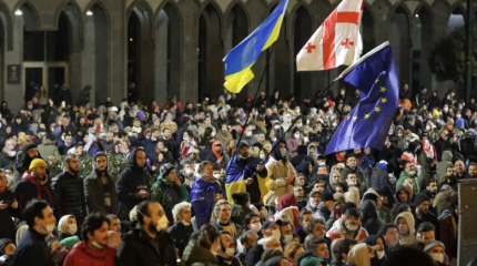 «Здесь сидят рабы»: почему грузинские протесты очень похожи на Майдан «Здесь сидят рабы»: почему грузинские протесты очень похожи на Майдан