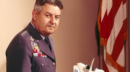 Лемей: Если бы США проиграли войну, нас посадили бы за Хиросиму и Нагасаки Лемей: Если бы США проиграли войну, нас посадили бы за Хиросиму и Нагасаки