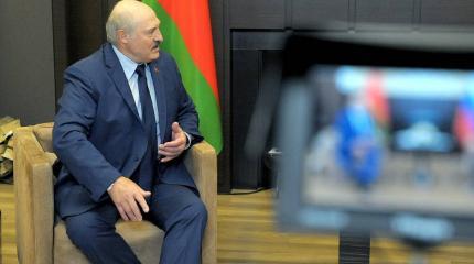 Лукашенко рассказал, что было в чемоданчике, который он принес Путину Лукашенко рассказал, что было в чемоданчике, который он принес Путину