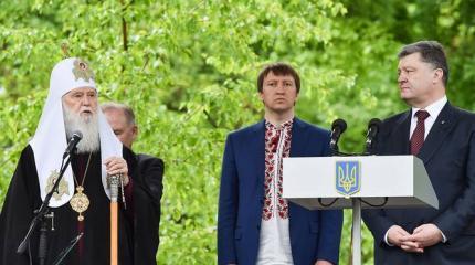 Бомжей, военных и студентов сгоняют на шествие Порошенко-Филарета в Киев