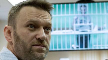Навальный подает в суд на «Первый канал» Навальный подает в суд на «Первый канал»