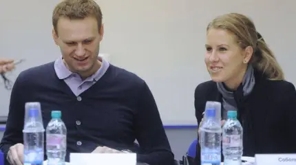 Зачем «Медуза» топит Соболь в унитазе Навального