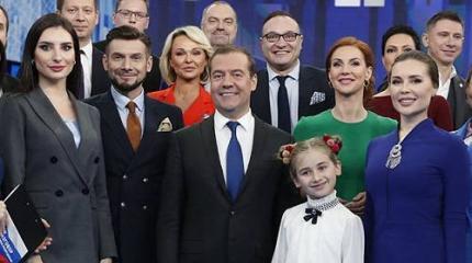 Итоговое интервью Медведева – премьера, комика, массовика-затейника? Итоговое интервью Медведева – премьера, комика, массовика-затейника?
