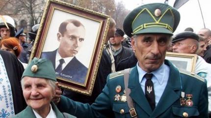 На Украине хотят присвоить звание героя фашисту Бандере На Украине хотят присвоить звание героя фашисту Бандере