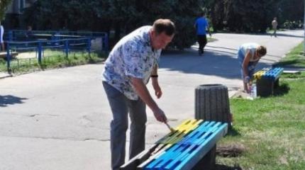 В Киеве начали зачищать жовто-блакитную плесень В Киеве начали зачищать жовто-блакитную плесень