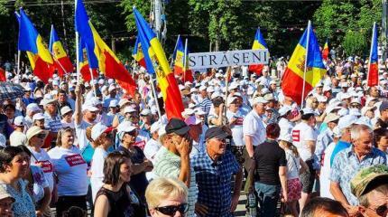 Молдавский бунт: Верхи хотят в Румынию, низы — нормальной жизни Молдавский бунт: Верхи хотят в Румынию, низы — нормальной жизни