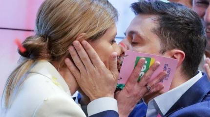 Жена Зеленского заболела коронавирусом, а ему в эфире ТВ пожелали сифилис Жена Зеленского заболела коронавирусом, а ему в эфире ТВ пожелали сифилис