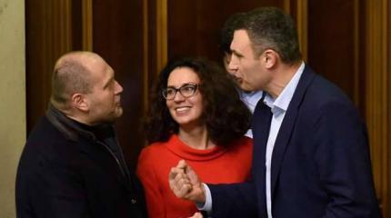Кличко призвали к ответу за кофе и караоке на «святом» для Майдана месте Кличко призвали к ответу за кофе и караоке на «святом» для Майдана месте