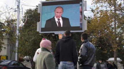 Защищать Путина с помощью Гитлера Защищать Путина с помощью Гитлера