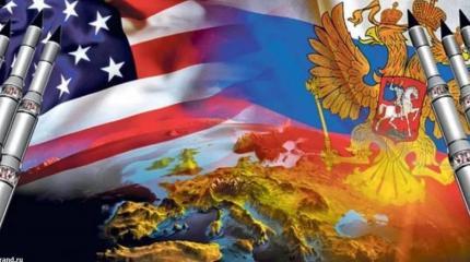 США в поисках врага или эффект ружья, висящего на сцене США в поисках врага или эффект ружья, висящего на сцене