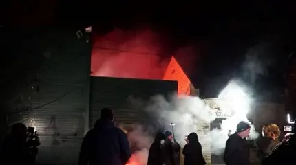 Украинские радикалы из Нацкорпуса напали на дом Медведчука Украинские радикалы из Нацкорпуса напали на дом Медведчука