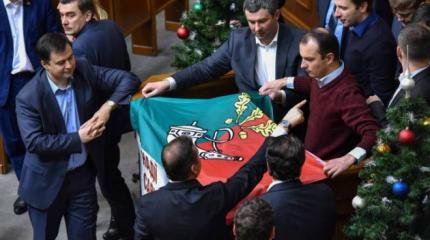 Депутаты Кривого Рога требуют от Порошенко разогнать парламент Депутаты Кривого Рога требуют от Порошенко разогнать парламент
