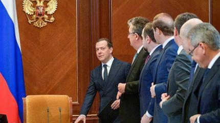 Путин принял решение: Медведев остается Путин принял решение: Медведев остается
