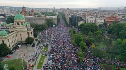 Прозападная оппозиция атакует, власти Сербии проявляют слабость