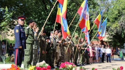 Жители Антрацита почтили память земляков, погибших от авиаударов ВСУ Жители Антрацита почтили память земляков, погибших от авиаударов ВСУ